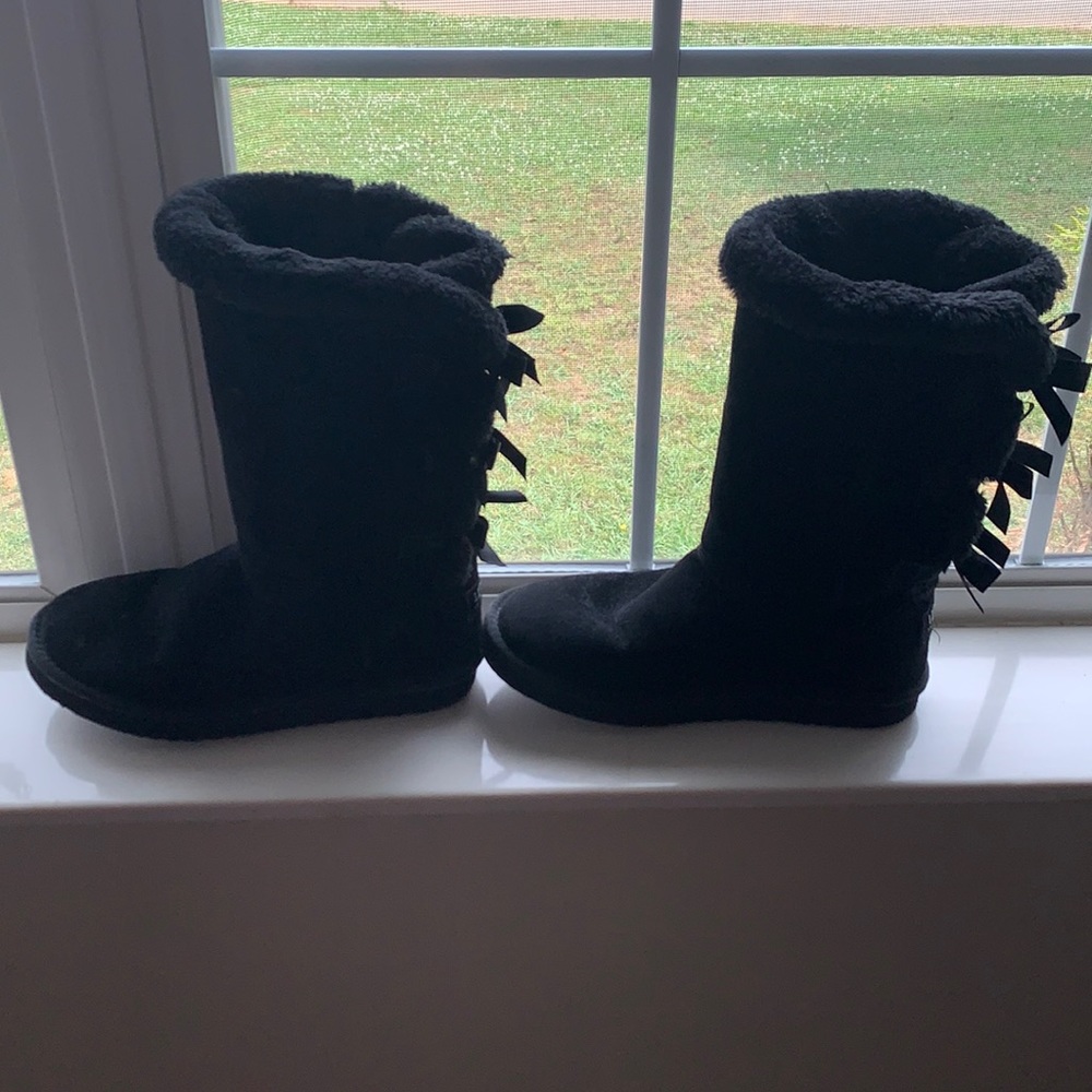UGG Australia boots SIZE 9 three bow